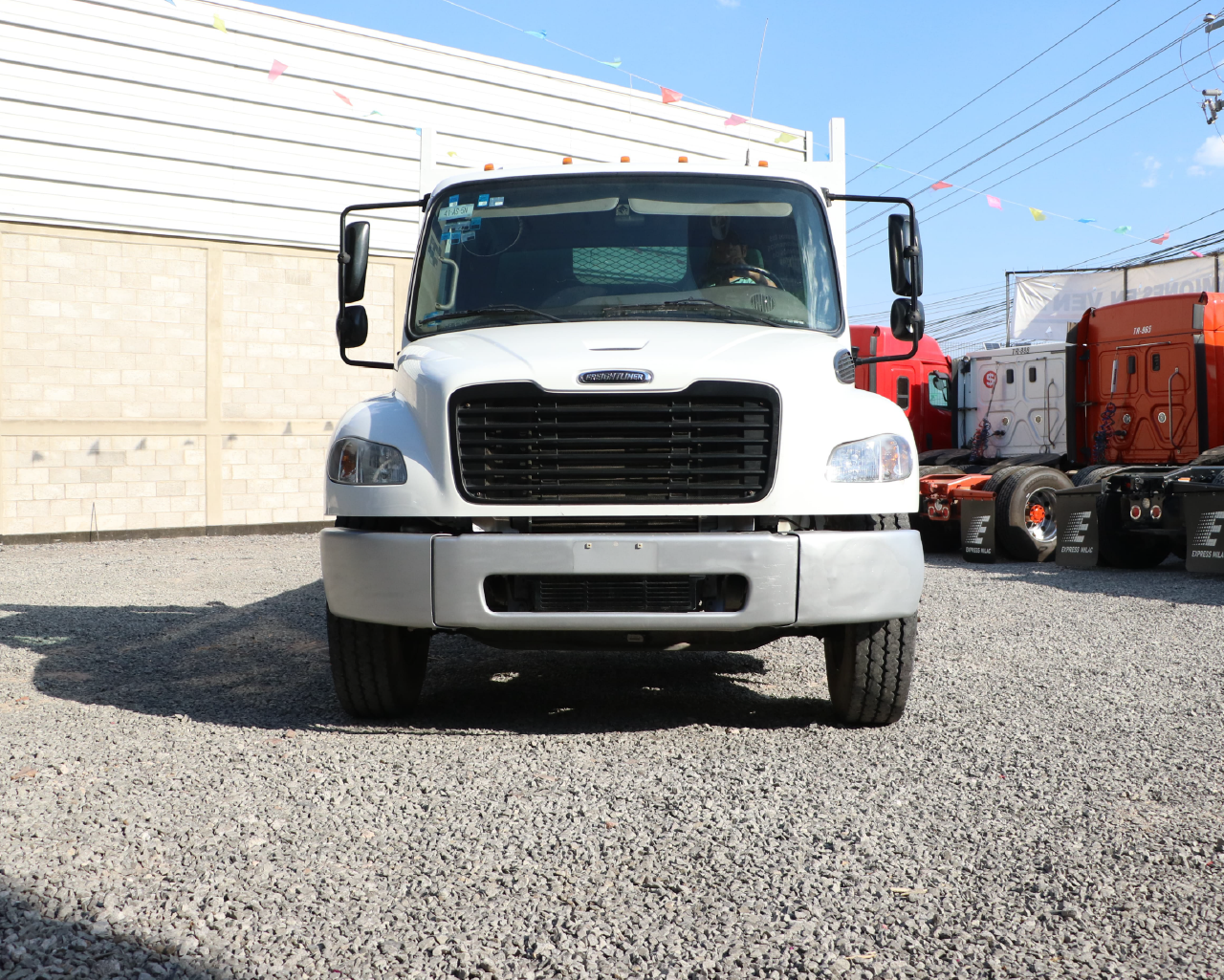 seminuevos milac FREIGHTLINER RABON M2  4X2